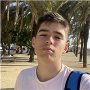 El profesor da clases a gente de todas las edades